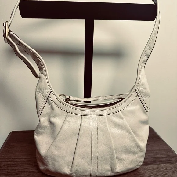 Coach Leather Shoulder Bag and wallet - Picture 2 of 16